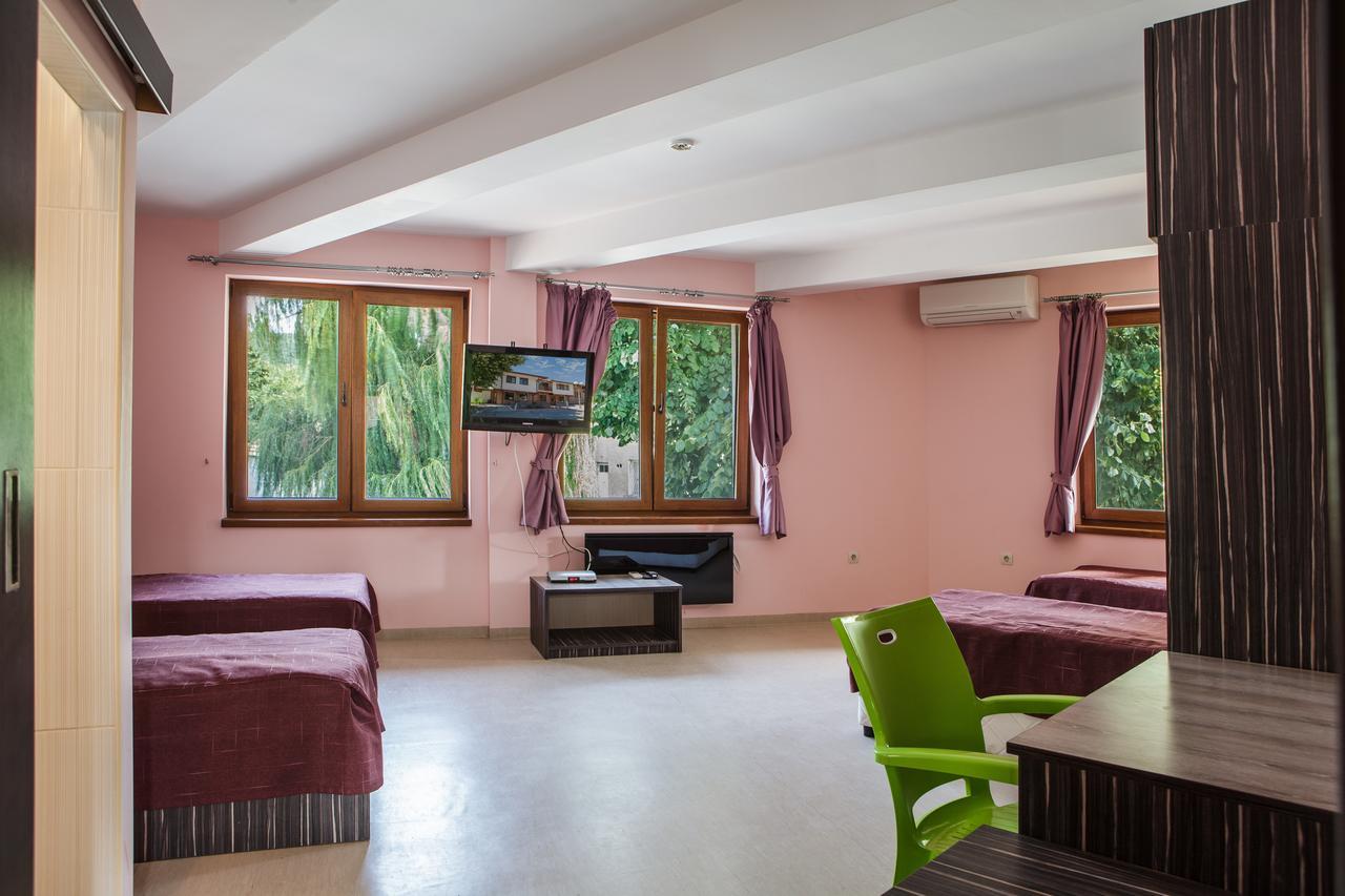 Family Hotel Kipra Exterior photo